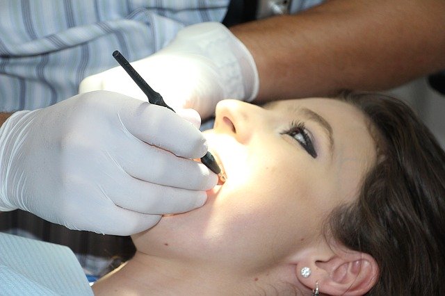Traitement halitose dentiste